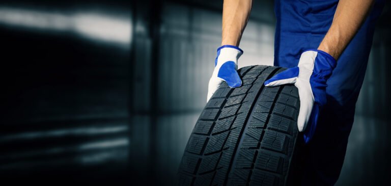 Vérifier ses pneus avant un long trajet : check-list complète